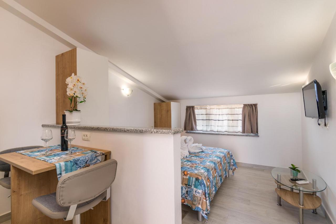 Apartments Korina 칸파나르 외부 사진