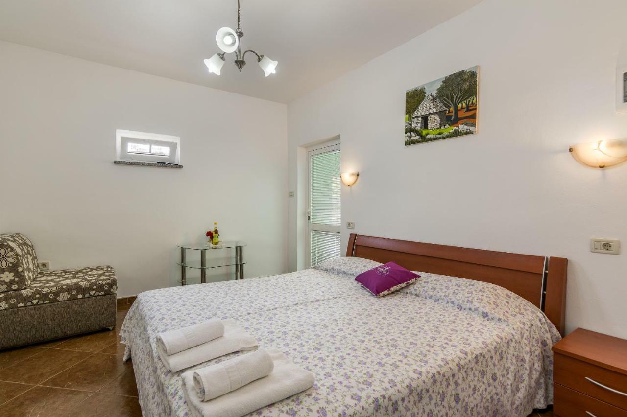 Apartments Korina 칸파나르 외부 사진
