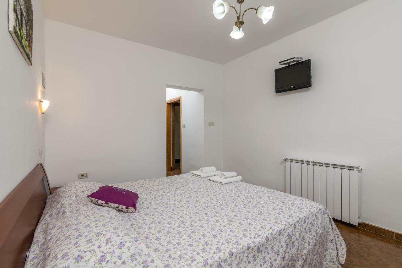 Apartments Korina 칸파나르 외부 사진